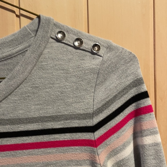 Liz Claiborne size small 3/4 sleeve shirt. - Picture 3 of 6